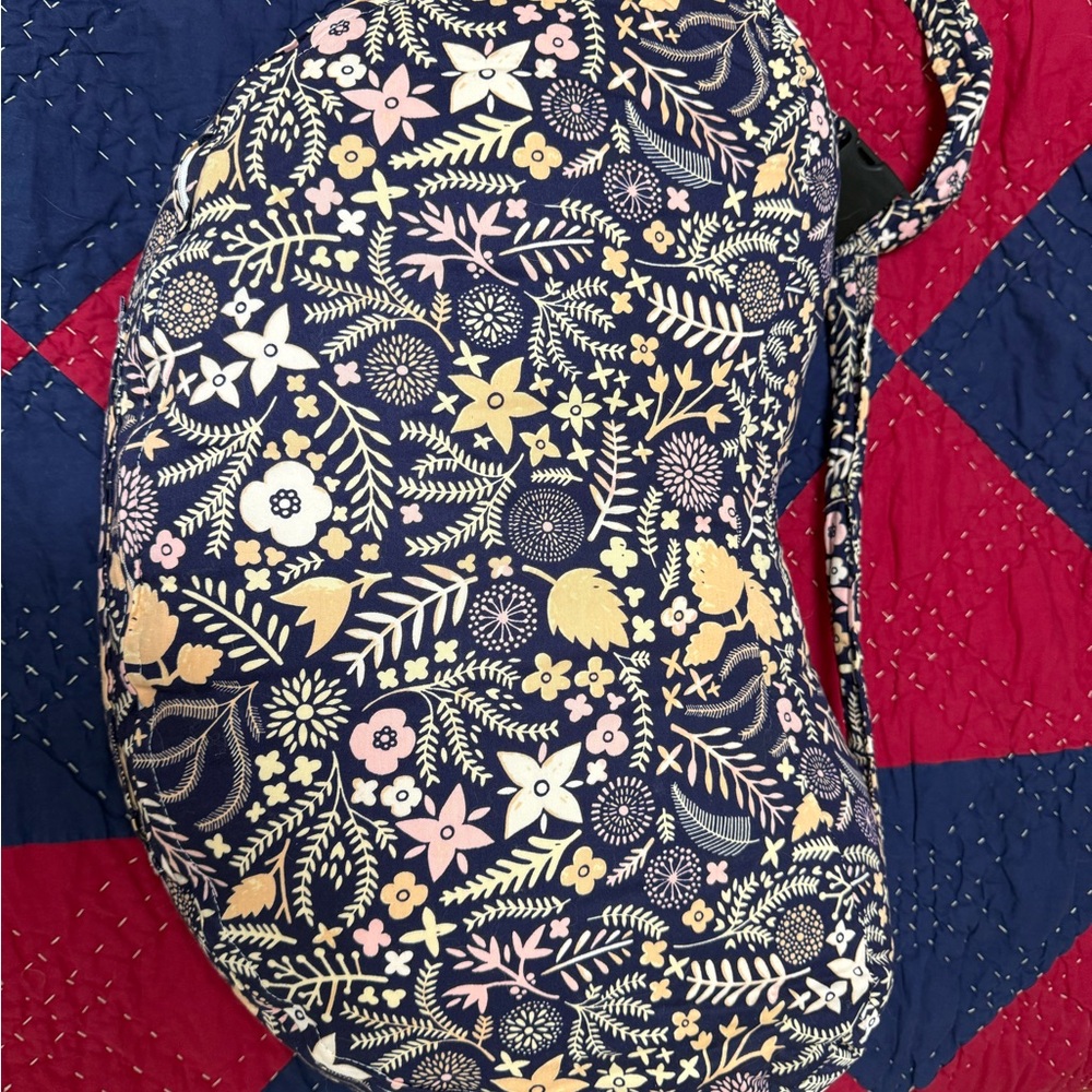 Maisonette nursing pillow